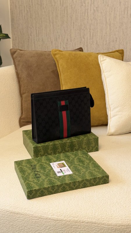 كلتش شبابي كوالتي ماستر شامل علبة 👝